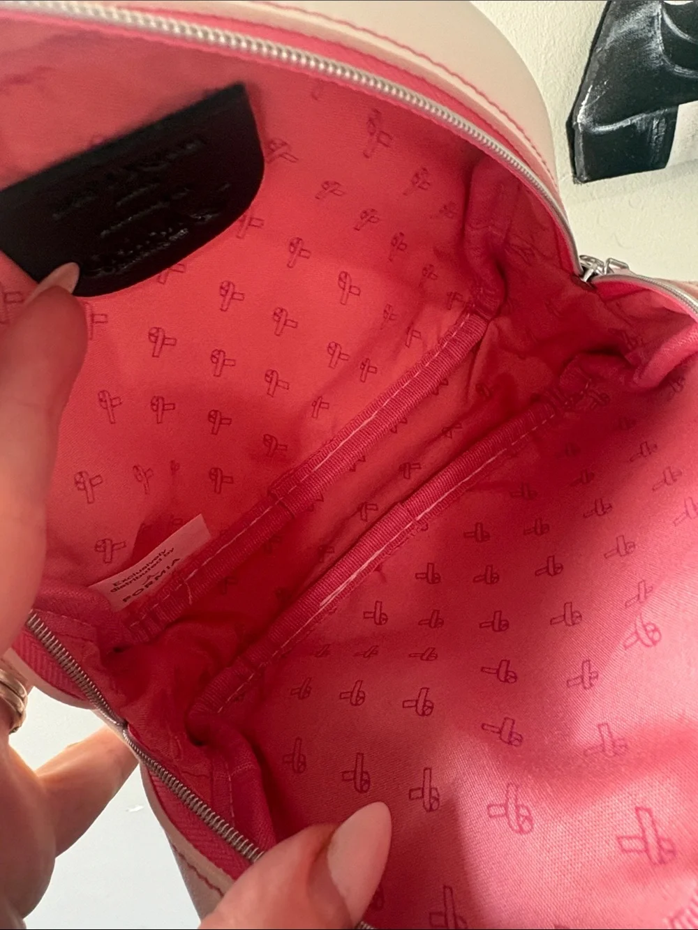 Diptyque Paris x Qatar Airways Limited Edition Think Pink Amenity Bag